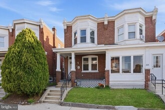 Building Photo - 211 E Poplar St