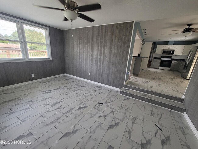 Building Photo - 4222 Lockwood Dr