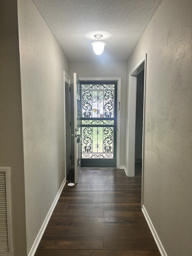 Foto del edificio - 2230 Cloyd Blvd