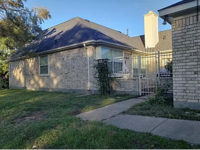 Building Photo - 12727 Magnolia Leaf St