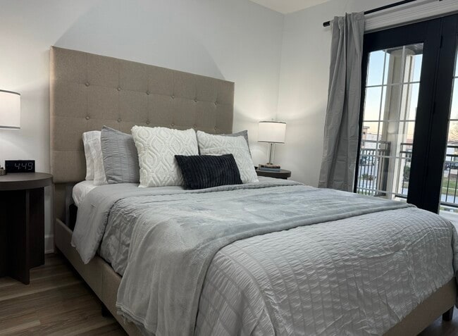 Building Photo - 209 W Jefferson St