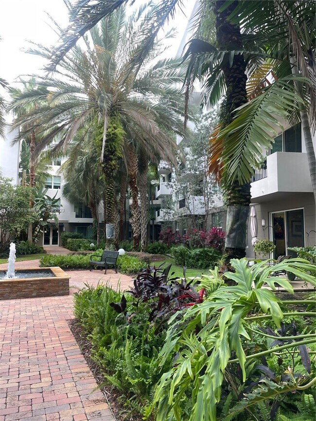 Foto del edificio - 2421 NE 65th St