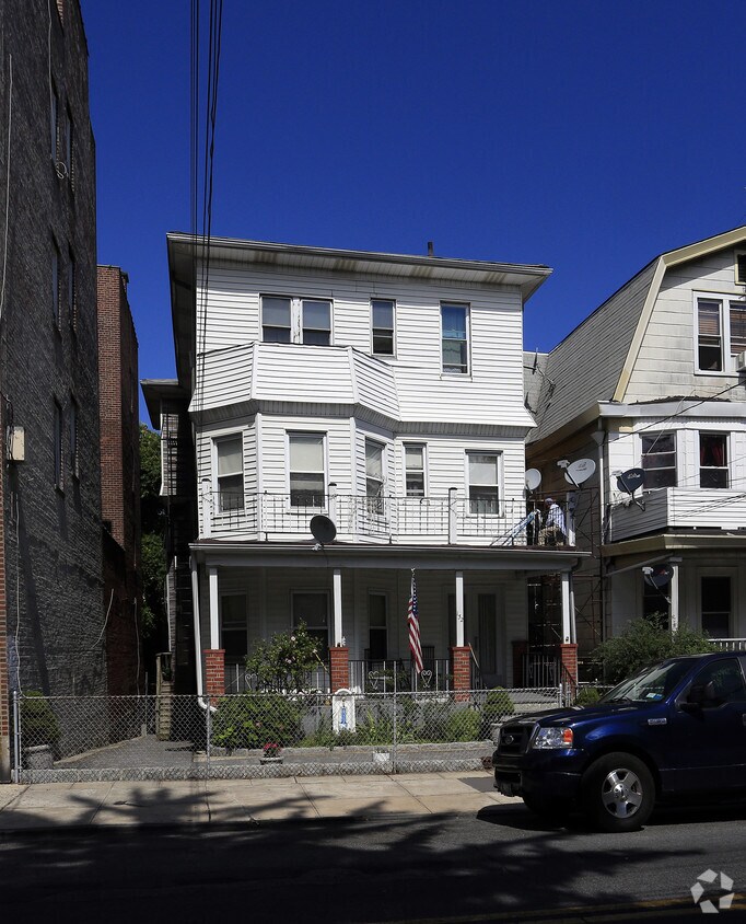 Building Photo - 152 W Lincoln Ave