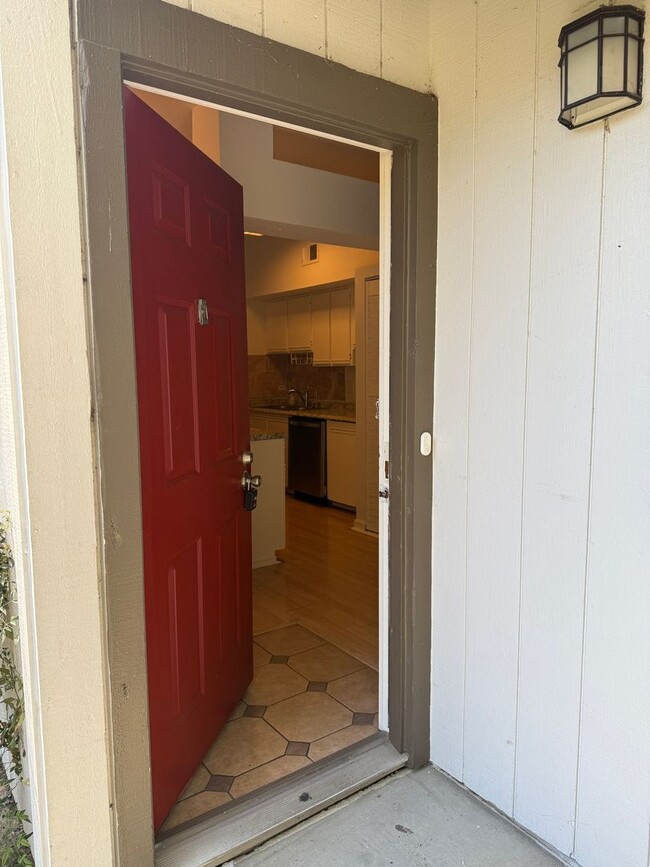 Building Photo - Premium North Valley Condo