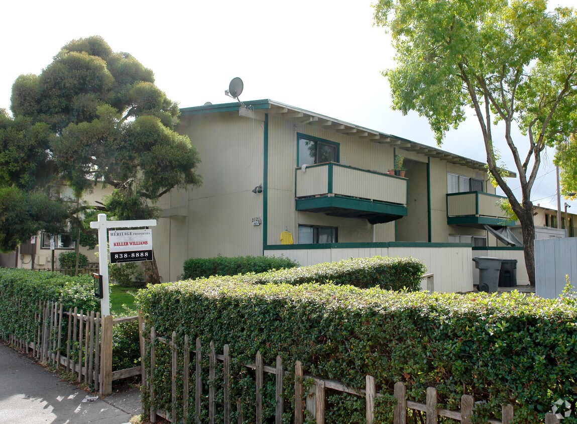 Building Photo - 2825 Apple Valley Ln