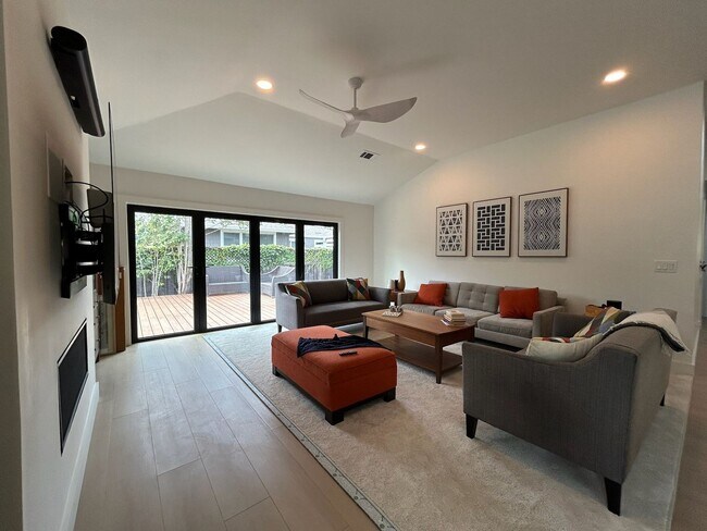 Foto del edificio - Stunning Newly Rebuilt Yountville Retreat | Fully Furnished
