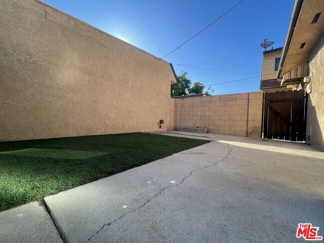 Building Photo - 525 N Shelton St