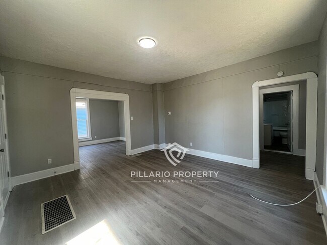 Building Photo - $500 OFF MOVE-IN SPECIAL!!! Newly Renovate...