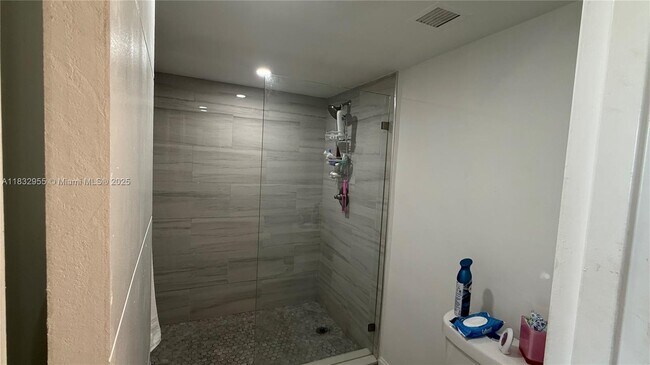 Foto del edificio - 16546 NE 26th Ave