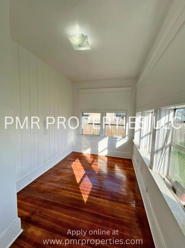 Building Photo - 4 Bedrooms/1 Bathroom House