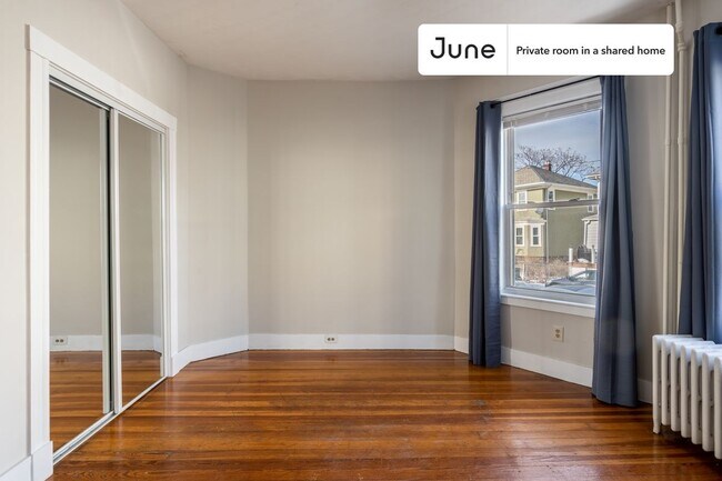 Foto del edificio - Private bedroom in 4 bed/1 bath Home