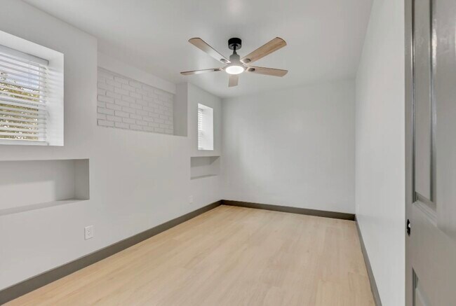 Unidad 1 - Interior - 13754 Rosedale Hwy