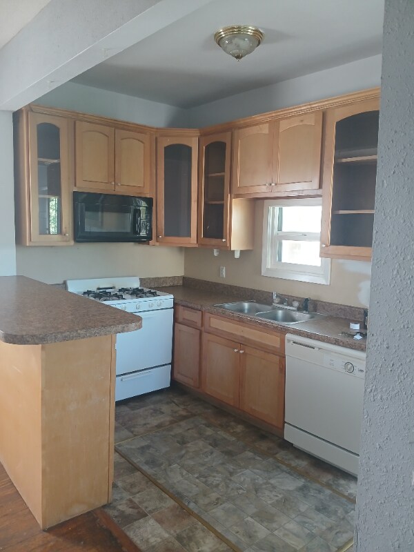 Building Photo - 113 E Mistletoe