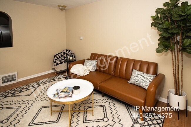 Foto del edificio - Charming 2-Bedroom Furnished Unit in the H...