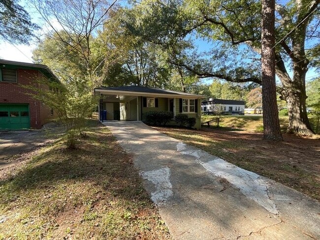 Building Photo - 728 Gary Rd NW