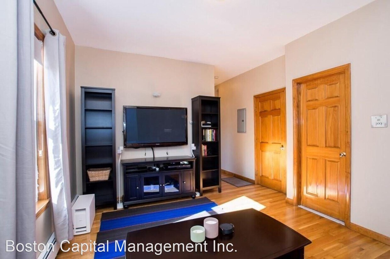 Primary Photo - 3 br, 1 bath House - 26 Lincoln St. Unit #5