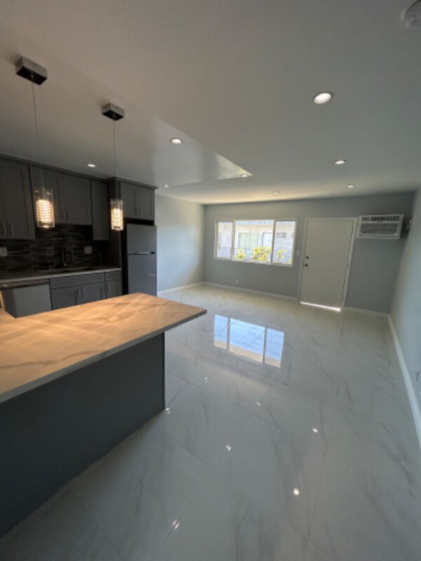 Foto del edificio - 4660 Kester Ave