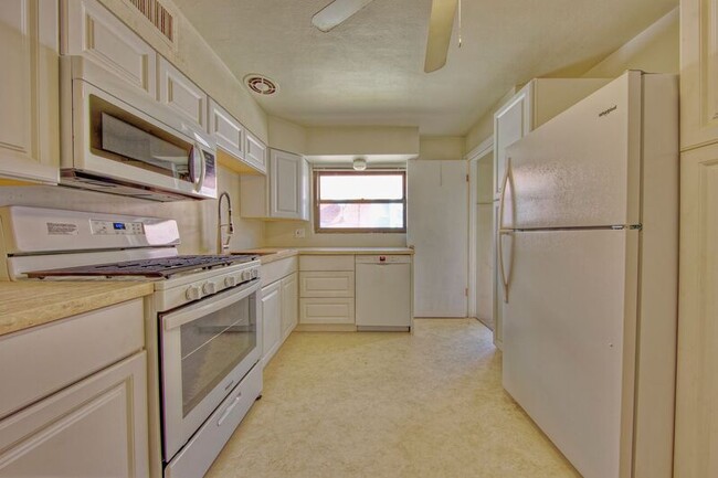 Building Photo - 5217 S Grand Blvd