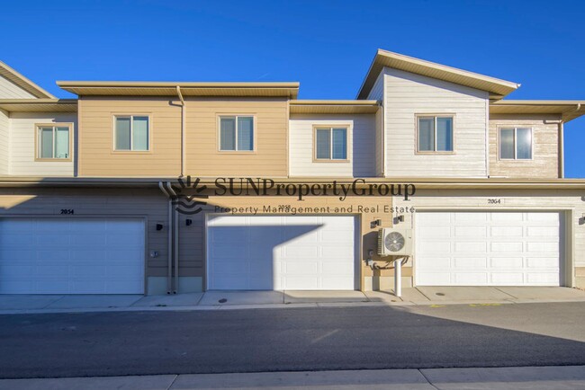 Building Photo - Stunning Brand New Townhome In Beautiful D...