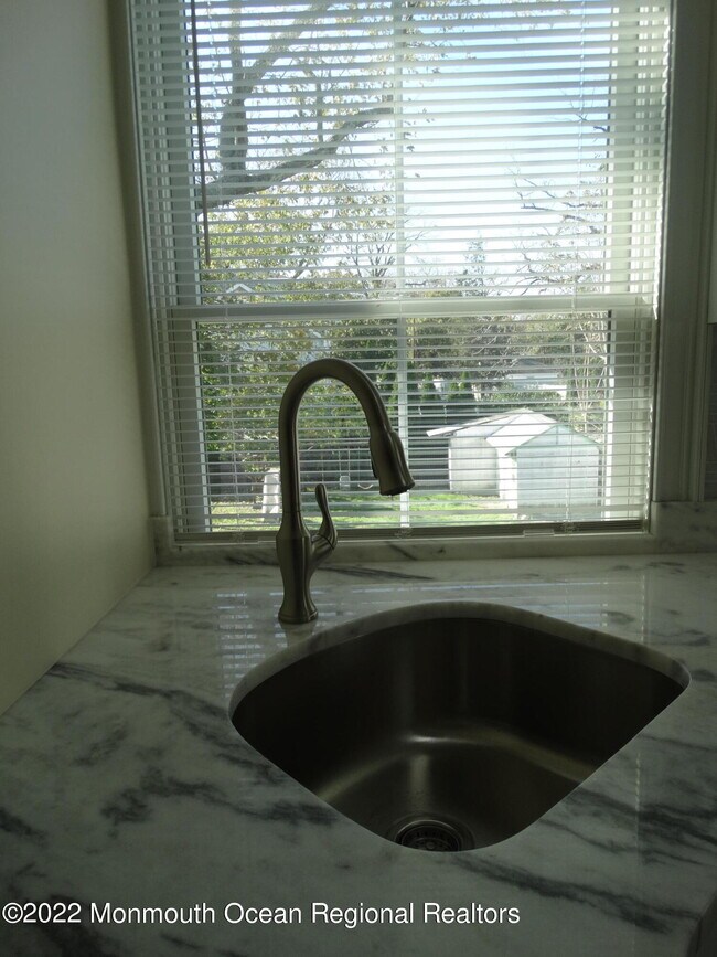 Foto del edificio - 74 Norwood Ave