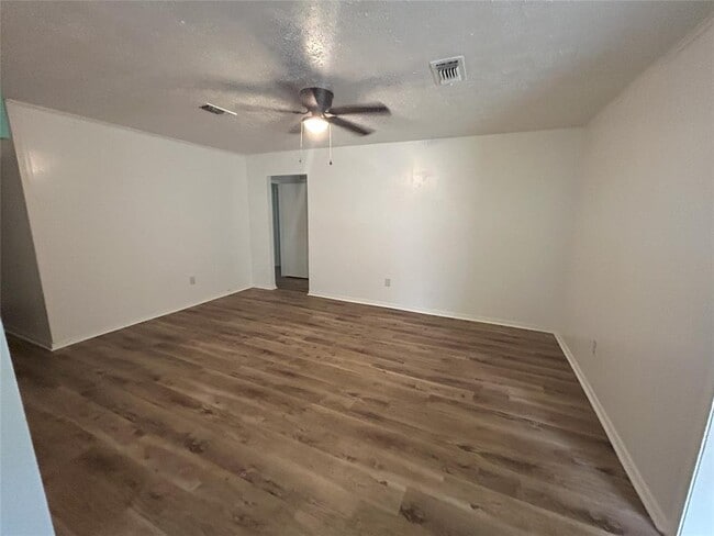 Building Photo - 615 Northbend Dr