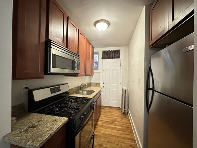 Building Photo - 549 W Surf St