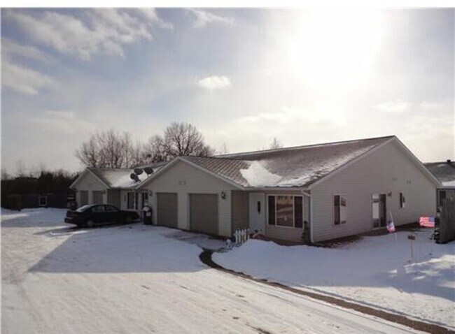 Building Photo - 1109 Evergreen Ln