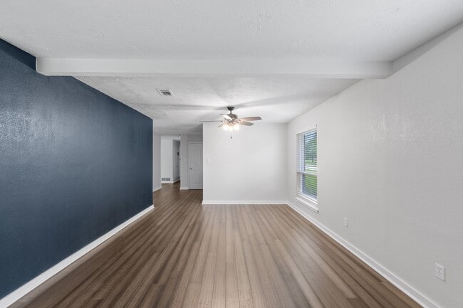 Building Photo - 1222 Haines Dr