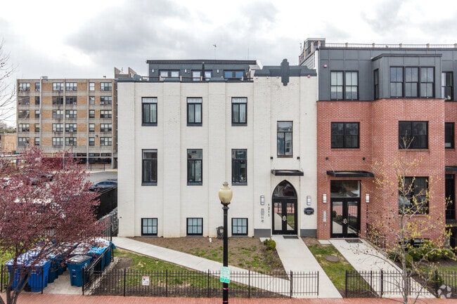 Building Photo - Cambridge Row