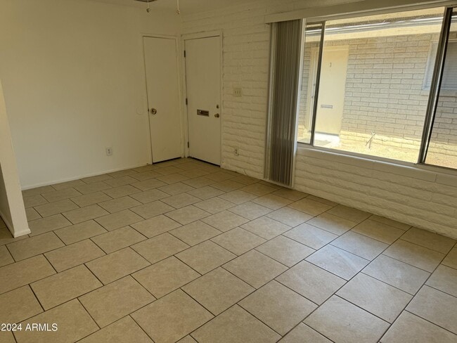 Building Photo - 6709 E Angus Dr