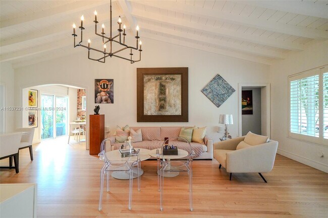 Building Photo - 322 Camilo Ave