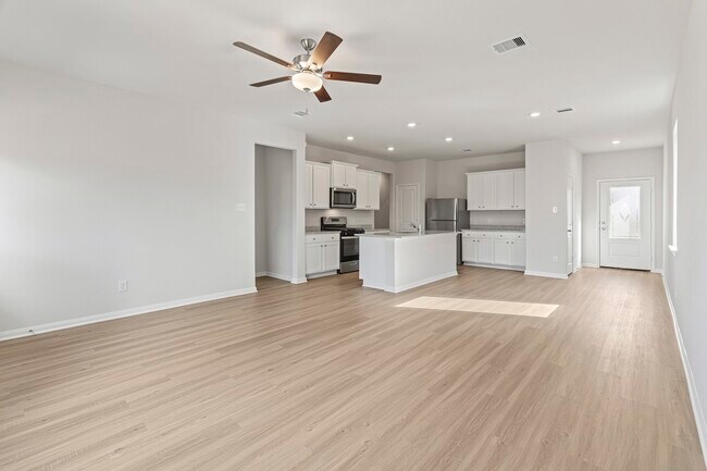 Foto del edificio - 1035 Rosewood Trl