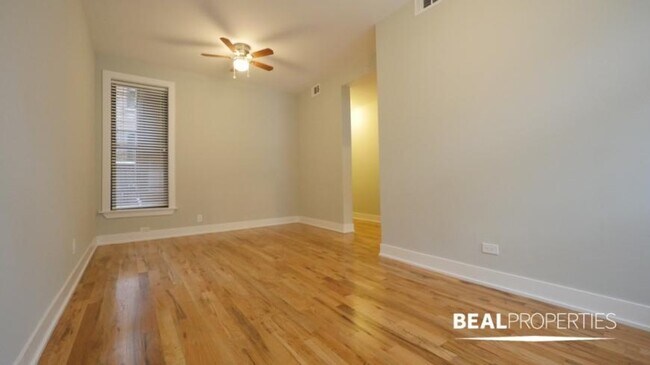 Foto del edificio - 3 bedroom in CHICAGO IL 60657