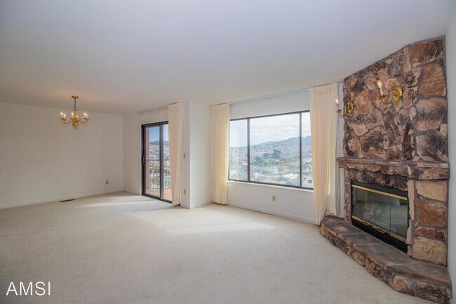 Foto del edificio - 3 br, 2 bath House - 441 Monterey Boulevard
