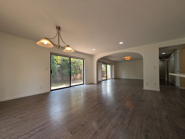 Foto del edificio - Updated 3-Bedroom, 2.5-Bath Home ~ Solid Surface Flooring and Spacious Kitchen!