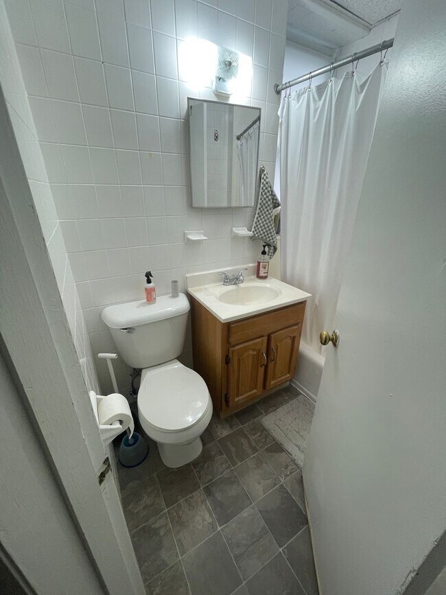 Foto del edificio - No Fee Split 2 Bed on Green Line Nice large even rooms HT HW Inc STUDENTS ok