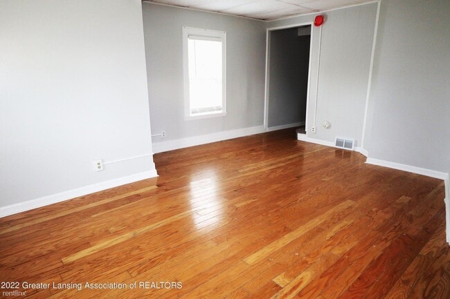Building Photo - 3 br, 1 bath House - 1318 Massachusetts Ave