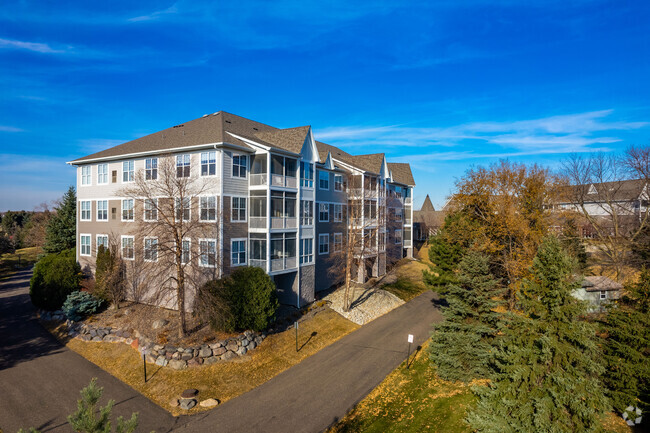 Building Photo - Medina Ridge Condominiums