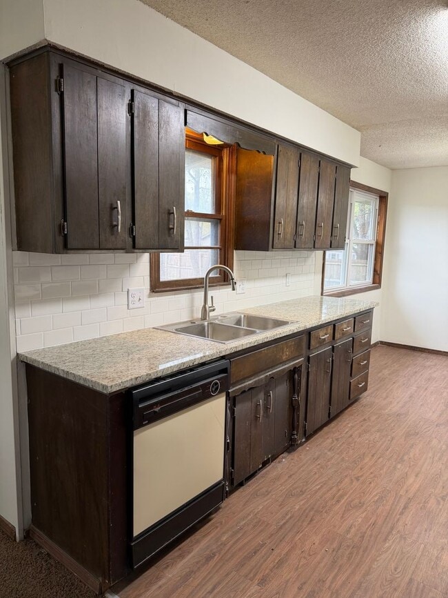 Building Photo - Newly updated 3 bedroom house with fenced ...