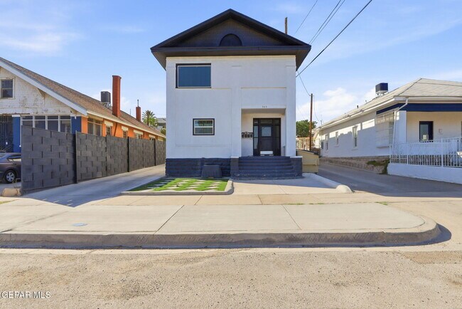 Building Photo - 505 E Cliff Dr