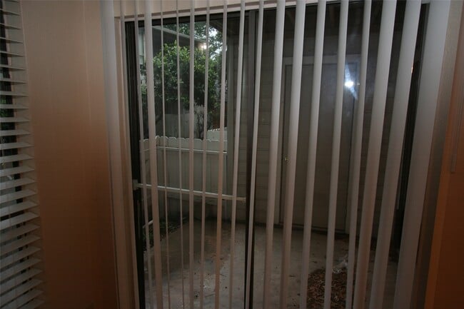 Building Photo - 17401 Red Oak Dr