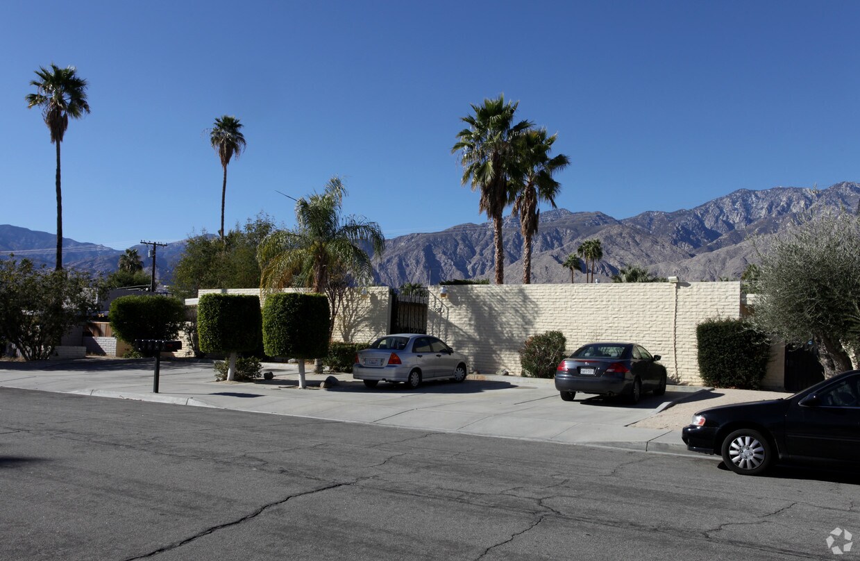 Primary Photo - 567 S Desert Way