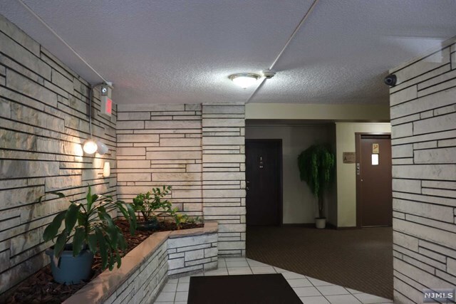 Foto del edificio - 2200 Center Ave