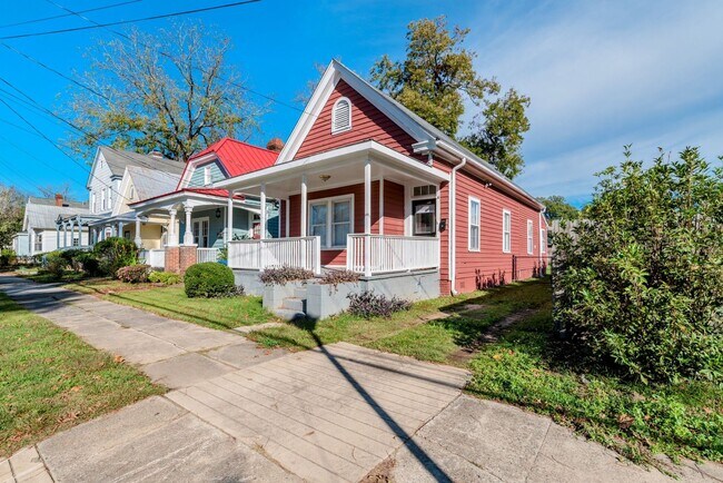 Foto del edificio - 1 bed/1 bath house for rent close to Downtown Augusta, with off-street parking!