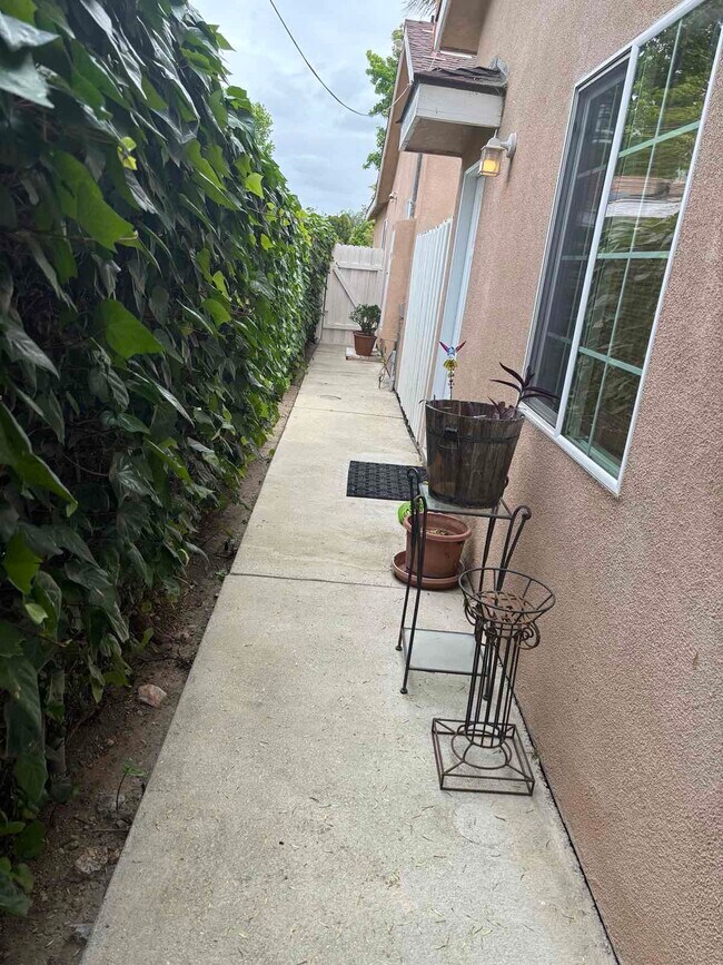 Foto del edificio - 5849 White Oak Ave