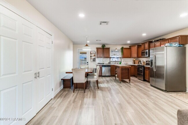 Building Photo - 302 S Morgan Ave