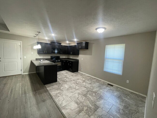Building Photo - 3 Bedroom in Nixa!
