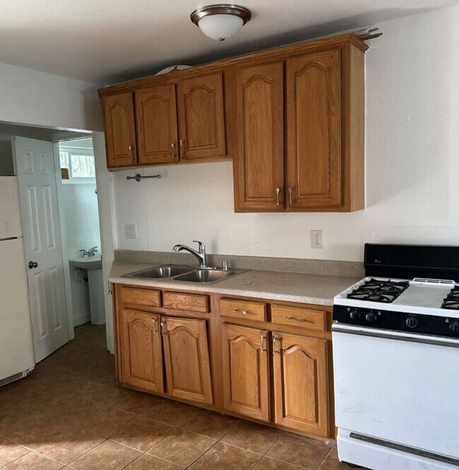 Foto del edificio - Gorgeous 3 Bedroom with Fully Functional S...
