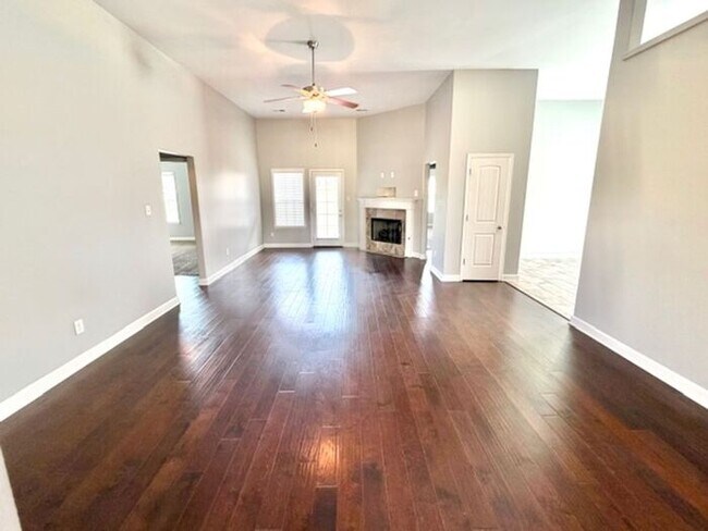 Foto del edificio - Now Leasing A 4 Bedroom 2 Bath Home In Olive Branch. Highly Rated Schools