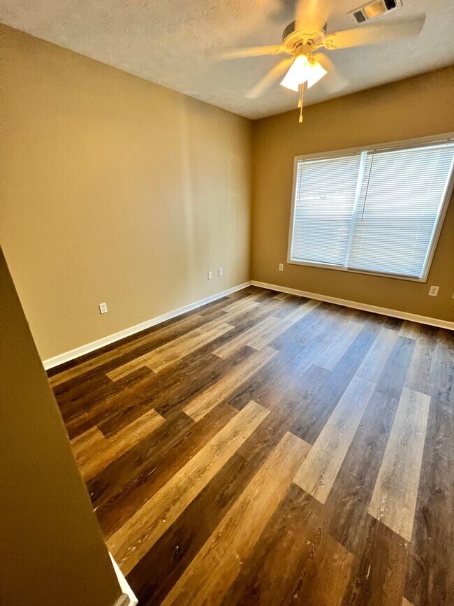 Foto del edificio - 303 N Ross St